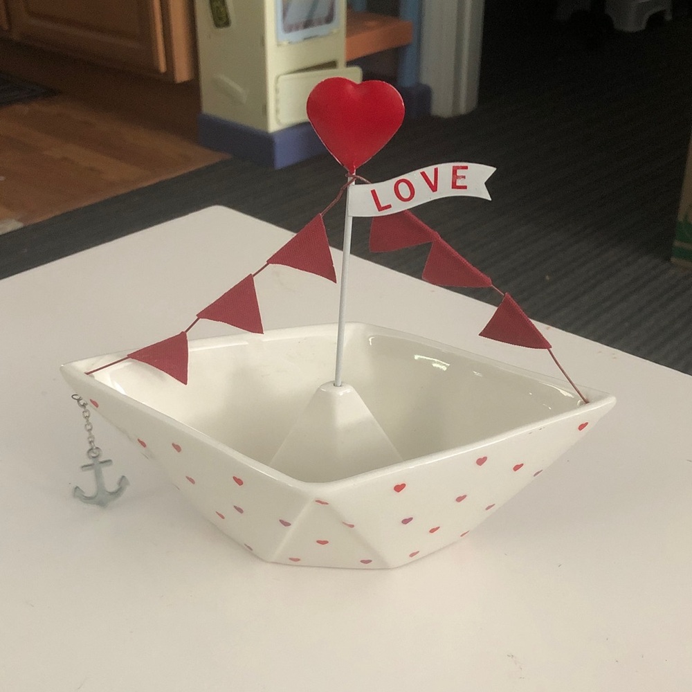 🥧 Love Boat that is Ceramic with Hearts